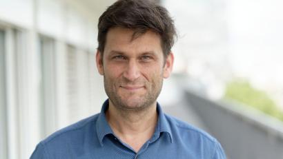 Bild: Henning Kaiser/dpa
Kabarett mit Haltung - dafür wird der Satiriker Christian Ehring ausgezeichnet. (Archivbild)