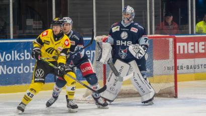 Archivbild: Christian Kaminsky/exb
Daniel Allavena (rechts, hier noch im Trikot der Blue Devils Weiden) wechselt von den Nürnberg Ice Tigers mit sofortiger Wirkung zu den Saale Bulls Halle in die Eishockey-Oberliga Nord.