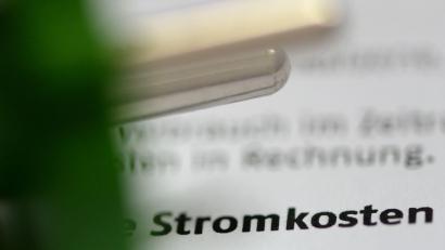 Bild: Jens Kalaene/dpa
Die Stromkosten für Verbraucher sind zuletzt gesunken (Archivbild)