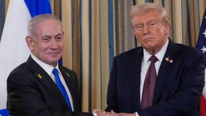 Bild: Alex Brandon/AP/dpa
Trump und Netanjahu sprachen im Weißen Haus.
