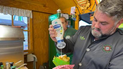 Bild: Wolfgang Steinbacher
Zu den Kartoffelchips gibt es vegane Mayonnaise.