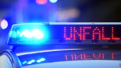 Bild: Stefan Puchner/dpa
Nach einem Unfall mit einem verletzten Kind in Schrobenhausen fahndet die Polizei nach einem flüchtigen Autofahrer. (Symbolbild)