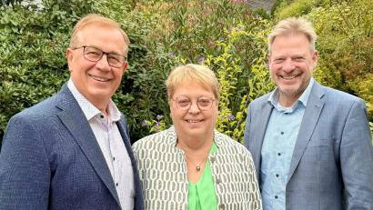 Bild: Alwin Märkl
Alwin Märkl (rechts) gratulierte Johann und Hannelore Graf.