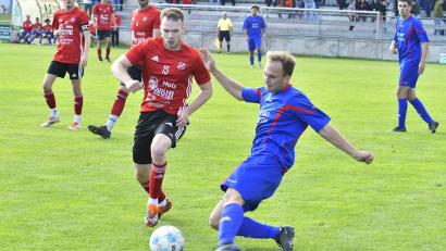 Archivbild: Hubert Ziegler
Pascal Gurdan (links) und die DJK Ursensollen treffen am kommenden Sonntag auf den TSV Königstein. Beide Teams liegen mit 22 Punkten auf dem ersten Platz der Kreisliga Süd.