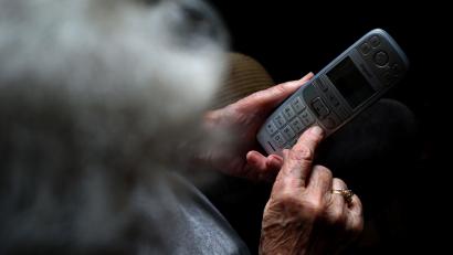 Symbolbild: Karl-Josef Hildenbrand
Eine 72-jährige Frau aus Ebermannsdorf wurde Opfer eines Telefonbetrugs. Ein angeblicher Bankmitarbeiter ergaunerte Zugangsdaten und TAN-Nummern.