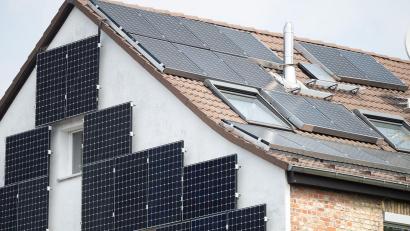 Bild: Sebastian Gollnow/dpa
Unangefochtene Nummer eins bei der Energiewende in Deutschland: Die Photovoltaikanlage. (Archivbild)