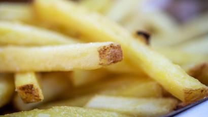 Bild: Fernando Gutierrez-Juarez/dpa/dpa-tmn
Ungesunde Lebensmittel werden in Großbritannien nicht mehr im Internet beworben. Im Fernsehen darf die Junk-Food-Werbung erst ab 21 Uhr laufen. (Symbolbild)