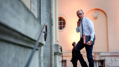 Bild: Kay Nietfeld/dpa
Bundeskanzler Friedrich Merz (CDU) sagt, Schnieder gehe es besser.