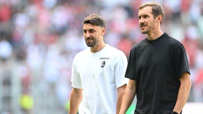 Bild: Carmen Jaspersen/dpa
Vincenzo Grifo (l), Julian Schuster und der SC Freiburg sind beim FC Bologna zu Gast. (Archivbild)