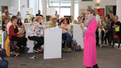 Bild: Susanne Bernegger-Flintsch
Heilpraktikerin Susanne Bernegger-Flintsch, besser bekannt als „Nana“, inspiriert mit viel Fachwissen und Humor.