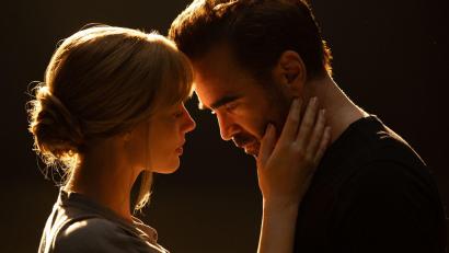 Bild: Matt Kennedy/Sony Pictures /dpa
Ein Plädoyer für den Mut zur Liebe: Margot Robbie als Sarah und Colin Farrell als David in dem Film „A Big Bold Beautiful Journey“