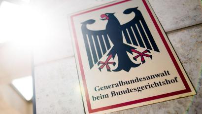 Bild: Christoph Schmidt/dpa
Die Bundesanwaltschaft hat drei Männer festnehmen lassen. (Archivbild)