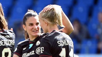 Bild: Uli Deck/dpa
Bayern-Stürmerin Jovana Damnjanovic (li.) ist an der Wade verletzt (Archivbild)