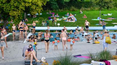 Archivbild: Petra Hartl
Am 2. Juli waren knapp 2800 Menschen im Waldbad – der besucherstärkste Tag in der Saison 2025.
