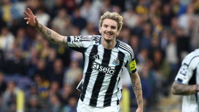 Bild: Bruno Fahy/Belga/dpa
Nick Woltemade bejubelt sein erstes Tor in der Champions League.