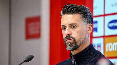 Bild: Harry Langer/dpa
Augsburg-Trainer Sandro Wagner muss die erste Krise seiner noch jungen Bundesliga-Karriere meistern. (Archivfoto)