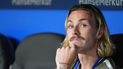 Bild: Marcus Brandt/dpa
Derzeit nur als Zuschauer bei Spielen seines FC St. Pauli dabei: Kapitän Jackson Irvine.