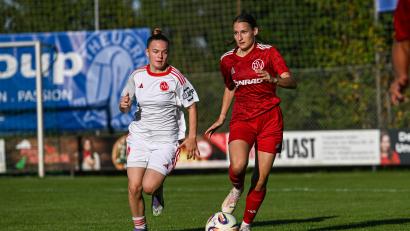 Archivbild: Loeffler, Jonas
Marie Karpf (rechts) und die Fußballerinnen des TSV Theuern treten am kommenden Sonntag gegen die Zweitvertretung des FC Ingolstadt 04 II in der Fußball-Bayernliga an.