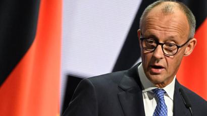Bild: Jean-Christophe Verhaegen/POOL AFP/dpa
Bundeskanzler Merz wendet sich zum Tag der Einheit in einer sehr grundsätzlichen Rede an die Deutschen.