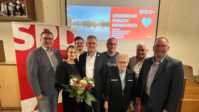 Bild: Thomas Krauß
Andreas Solter (vierter von links) geht für die SPD-Ortsvereine in die kommende Bürgermeisterwahl.