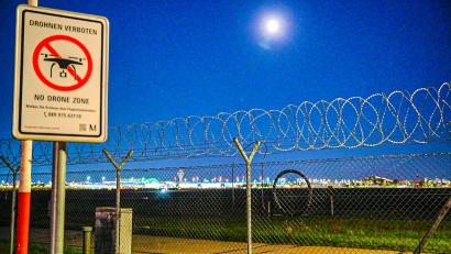 Bild: Enrique Kaczor/onw-images/dpa
Noch ist unklar, ob es Drohnen waren.