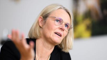 Bild: Julian Stratenschulte/dpa
Ex-Bildungsministerin Anja Karliczek (CDU) ist seit Mai Vorsitzende des Tourismusausschusses im Bundestag. (Archivbild)