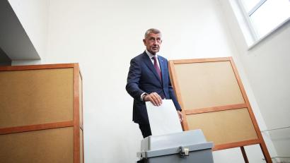 Bild: Petr David Josek/AP/dpa
Im Wahlkampf hatte der Umfragefavorit Andrej Babis ein Ende der Waffenlieferungen seines Landes an die Ukraine angekündigt.