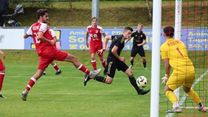 Bild: Dieter Jäschke
Spielertrainer Benjamin Urban (Mitte) und der SC Luhe-Wildenau unterlagen am Samstag klar beim TSV Seebach.
