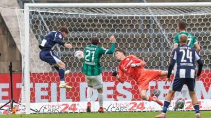 Bild: Andreas Gora/dpa
Das erste Heimtor im vierten Heimspiel: Sebastian Grönning erzielt das 1:0 gegen Preußen Münster.