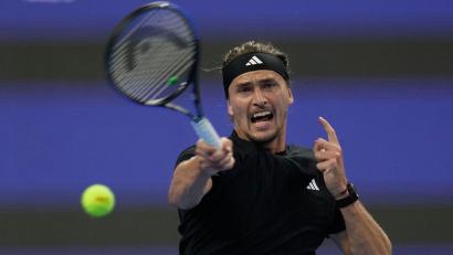 Bild: Mahesh Kumar A./AP/dpa
Alexander Zverev schafft es mit einiger Mühe in die nächste Runde von Shanghai.