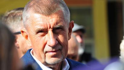 Bild: Michael Heitmann/dpa
Der tschechische Milliardär und Gründer der Partei ANO, Andrej Babis, bei einem Wahlkampfauftritt im Prager Stadtteil Modrany. (Archivbild)