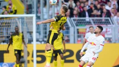 Bild: Bernd Thissen/dpa
Nico Schlotterbeck stand wieder in der Startelf.