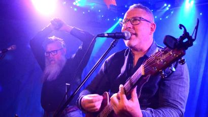 Bild: Kunz
"De Waltons" mit Christian Spieß an der Gitarre und dem Steiger-Mich im Hintergrund.