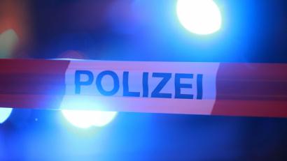 Bild: David Young/dpa
Der Tatort wurde von den Einsatzkräften abgesperrt. (Symbolbild)
