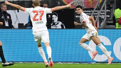 Bild: Arne Dedert/dpa
War der Matchwinner in Frankfurt: Bayerns Luis Díaz (r).