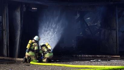 Bild: Karl-Josef Hildenbrand/dpa
In Bidingen im Allgäu wurde eine Maschinenhalle völlig zerstört.