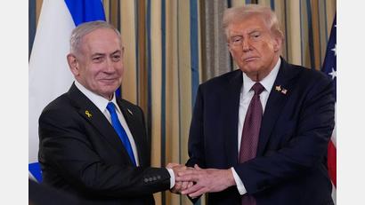 Bild: Alex Brandon/AP/dpa
Netanjahu hat dem Friedensplan von Trump bereits zugestimmt. (Archivbild)