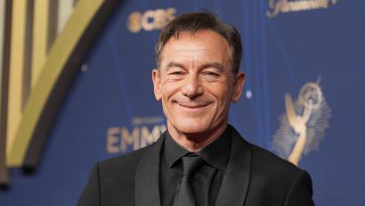 Bild: Jae C. Hong/Invision/AP/dpa
„White Lotus“-Star Jason Isaacs lebt seit 27 Jahren ohne Alkohol und Drogen. (Archivbild)