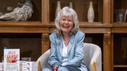 Bild: Lucy Ray/PA Media Assignments/PA/AP/dpa
Die für ihre Liebesromane bekannte Jilly Cooper ist tot.