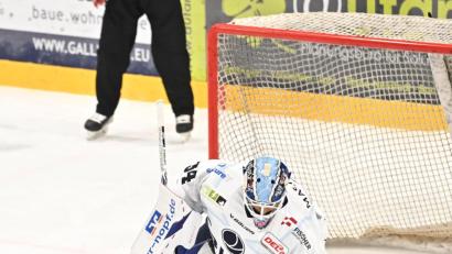 Bild: Achim Keller
Michael McNiven wehrte bei seinem Pflichtspiel-Debüt im Tor der Blue Devils Weiden sage und schreibe 39 Schüsse ab.