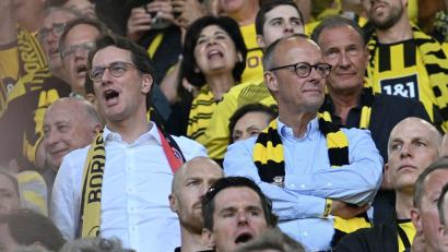 Bild: Bernd Thissen/dpa
Als Besucher eines BVB-Spiels im Mai 2023: Bundeskanzler Friedrich Merz. (Archiv)