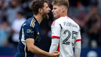Bild: ETHAN CAIRNS/The Canadian Press/AP/dpa
Thomas Müller (links) hatte beim 4:1 mit Vancouver viel zu Jubeln.