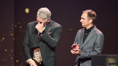 Bild: Bernd Thissen/dpa
Bastian Schweinsteiger (l) zählt jetzt zu den Mitgliedern der Hall of Fame des deutschen Fußballs.