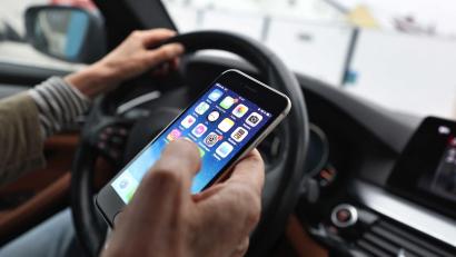 Bild: Karl-Josef Hildenbrand/dpa/dpa-tmn
Im Blick sind in der Aktionswoche nicht nur Autofahrer, sondern auch Lastwagenfahrer und Radler. (Symbolbild)