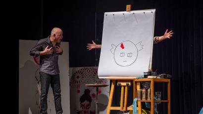 Bild: Leo Fellinger
Das Theaterstück „Von Sokrates bis Putin“ im Stadttheater Amberg verspricht eine humorvolle Zeitreise.