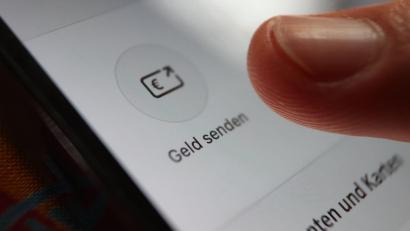 Bild: Karl-Josef Hildenbrand/dpa
Das von einem Zusammenschluss europäischer Banken gestartete Bezahlsystem Wero soll noch in diesem Jahr auch für Online-Einkäufe genutzt werden können. (Symbolbild)