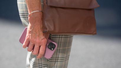 Bild: Fernando Gutierrez-Juarez/dpa
Immer wieder werden Passanten in London die Smartphones aus der Hand gerissen. (Symbolbild)
