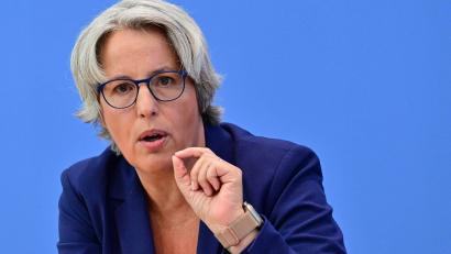 Bild: Sebastian Christoph Gollnow/dpa
Kerstin Claus ist seit 2022 die Unabhängige Bundesbeauftragte gegen sexuellen Missbrauch von Kindern und Jugendlichen. (Archivfoto)