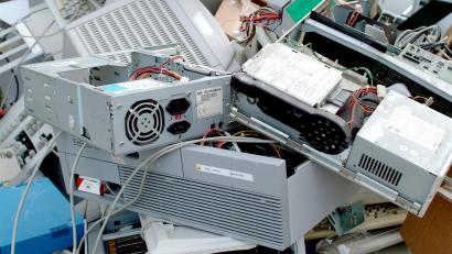 Symbolbild: Heiko Wolfraum/dpa
Elektroschrott ohne Ende - insgesamt wurden im vergangenen Jahr 734 Tonnen davon allein im Landkreis Amberg-Sulzbach eingesammelt.