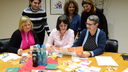 Bild: Kunz
Sie alle haben das Programm mit der städtischen Gleichstellungsbeauftragten Susanne Reinhardt (rechts) zusammengestellt: Iris Müller (Inner Wheel, Dornrose), Enikö Nagy (Frauenhaus, Interventionsstelle), Marcella Zulla (Volkshochschule Weiden-Neustadt, Arbeitskreis Asyl), Özlem Ajazaj (OTH Weiden-Amberg, Zentrum für Gender und Diversity) und Martha Bauer (Katholischer Frauenbund, Diözesanverband Regensburg).